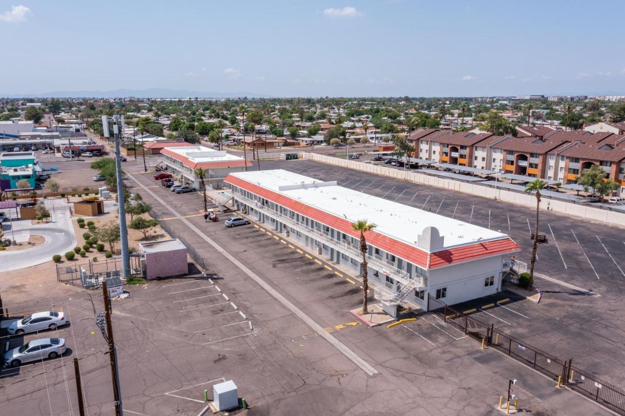 Super 8 By Wyndham Phoenix West Hotel Exterior photo