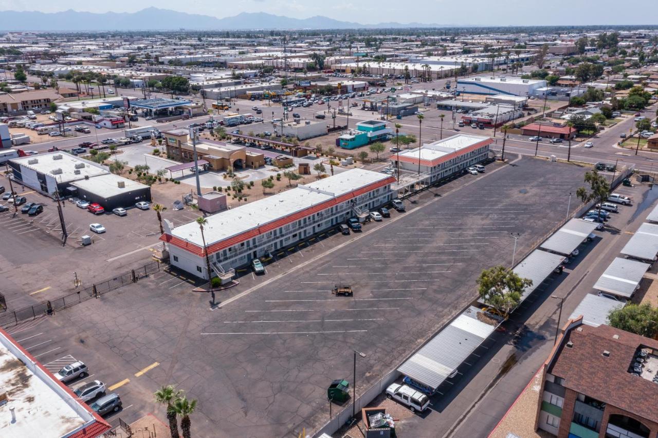 Super 8 By Wyndham Phoenix West Hotel Exterior photo